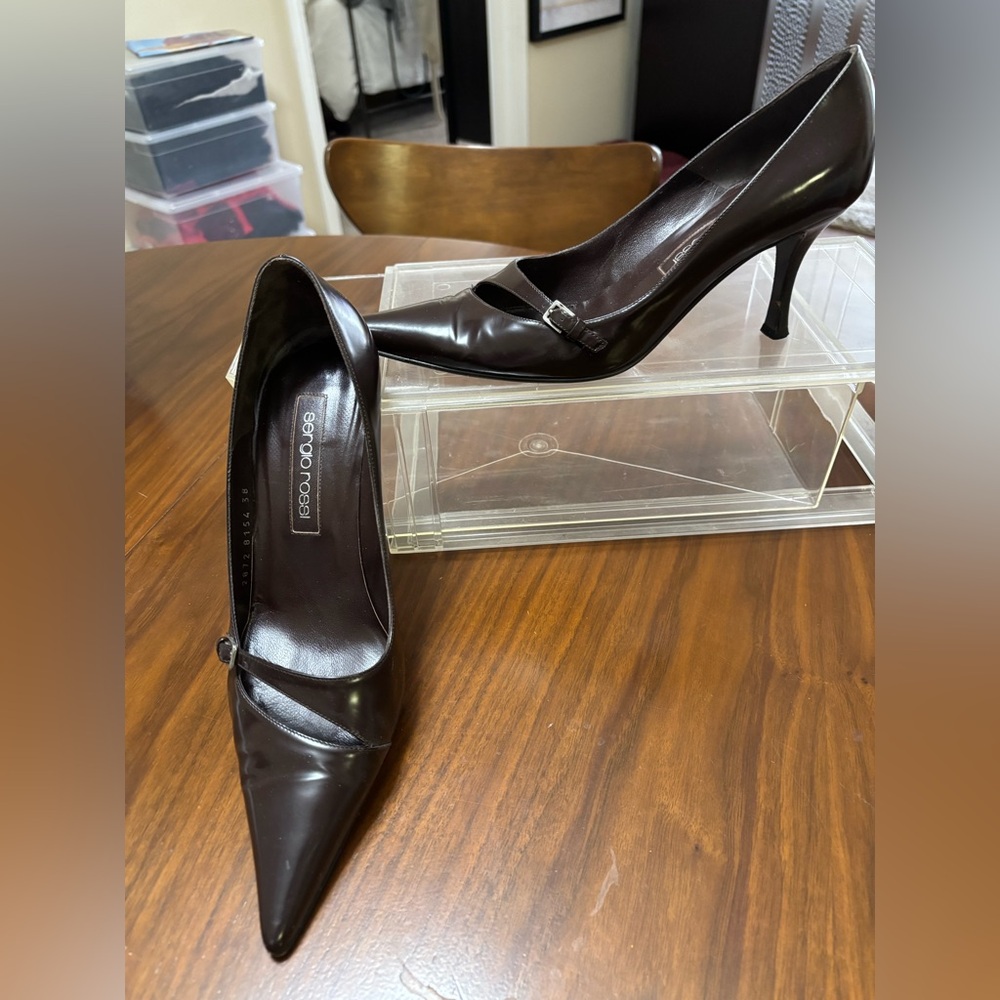 Deep chocolate brown 3 inch stiletto. Gorgeous and barely worn.